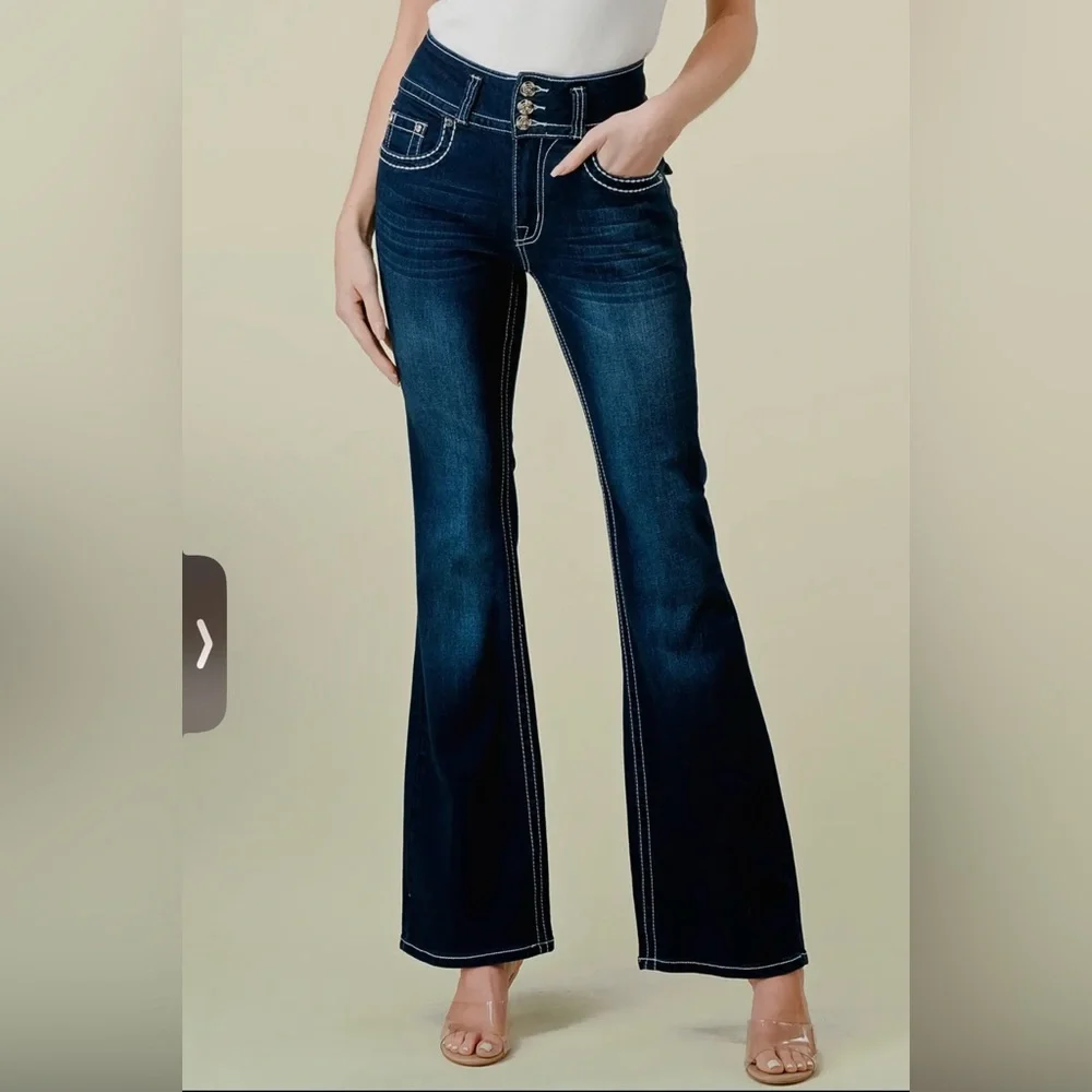 Y Jeans NWT Flare Leg Cross Embroidered Pocket Jeans - Picture 2 of 8